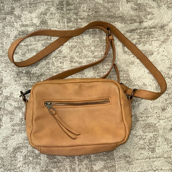 Universal Thread Crossbody Purse - Picture 1 of 3